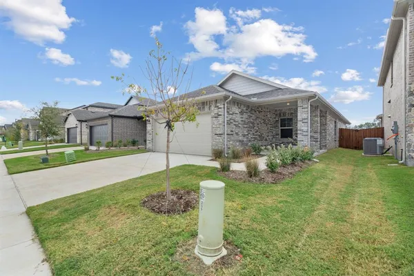 $1,900 | 207 Greenbriar Drive, McKinney, TX 75071