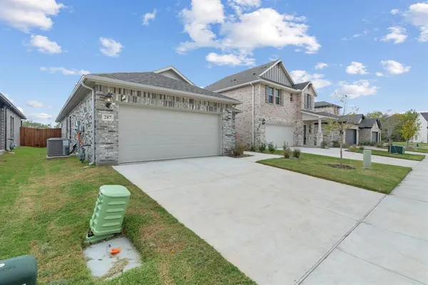 $1,900 | 207 Greenbriar Drive, McKinney, TX 75071