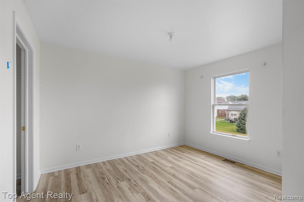 42117 Camden Road Belleville, MI 48111 - Photo 23 of 31