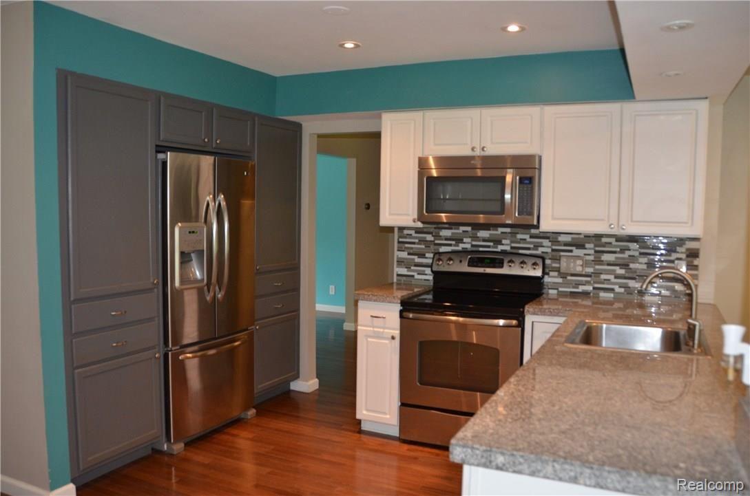 21769 Meridian Road Grosse Ile, MI 48138 - Photo 13 of 25 DSC_8559.JPG