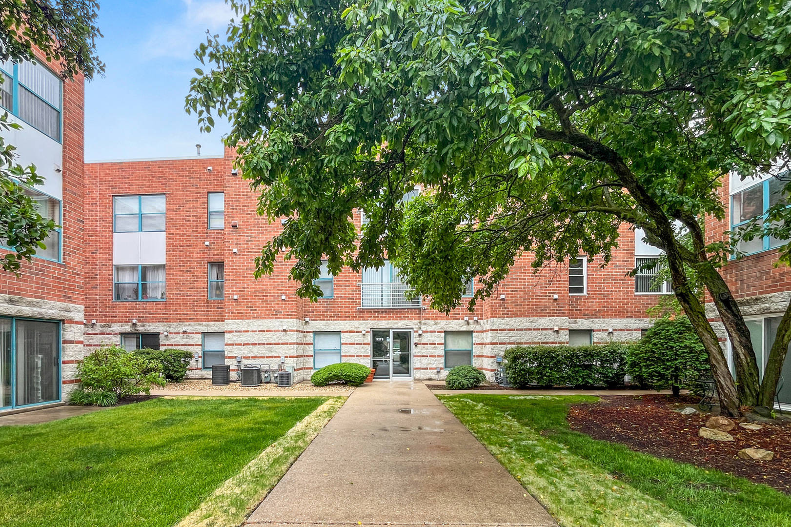 3275 Kirchoff Road, Unit 131 Rolling Meadows, IL 60008 - Photo 1 of 16