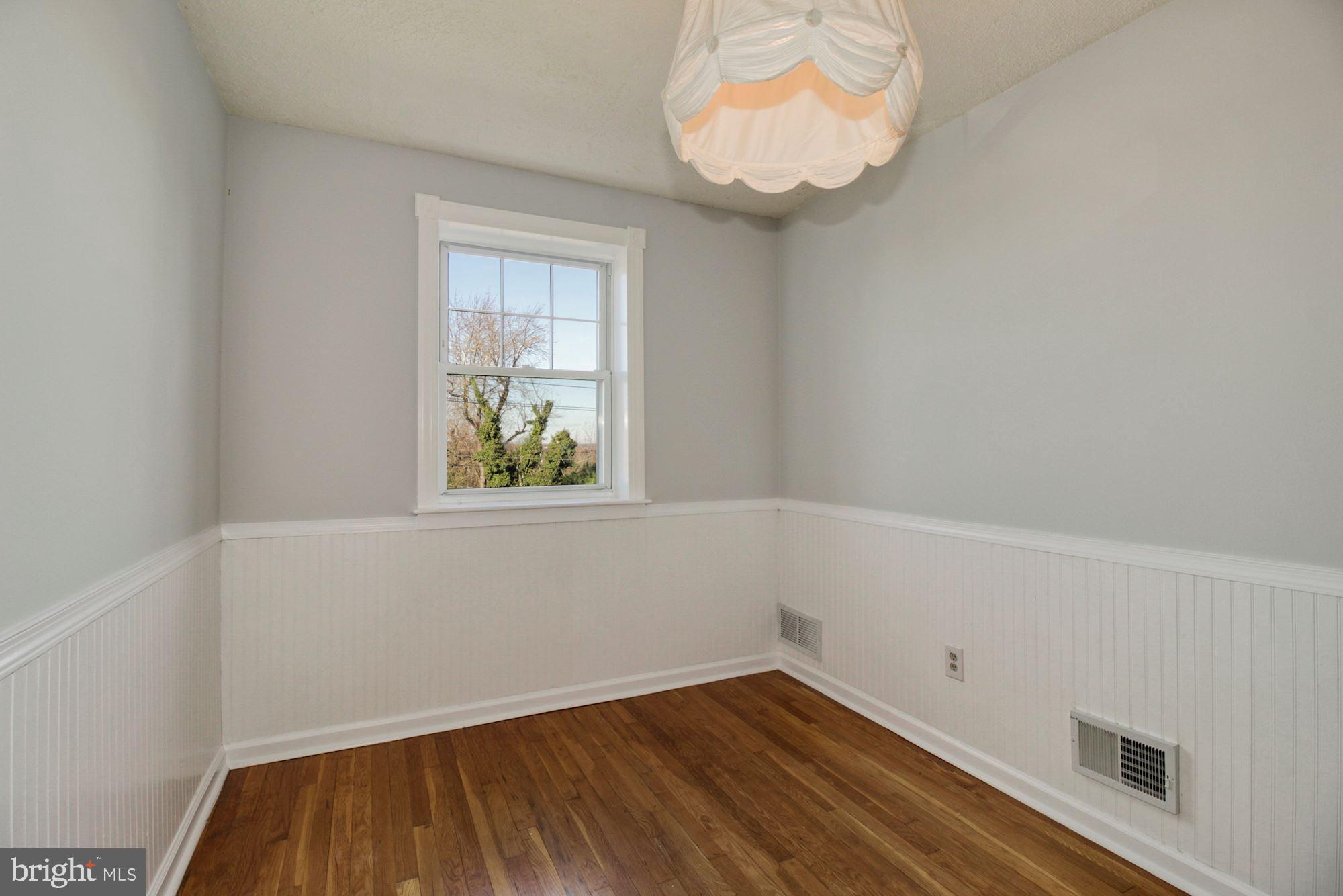 5436 Channing Road Baltimore, MD 21229 - Photo 22 of 37