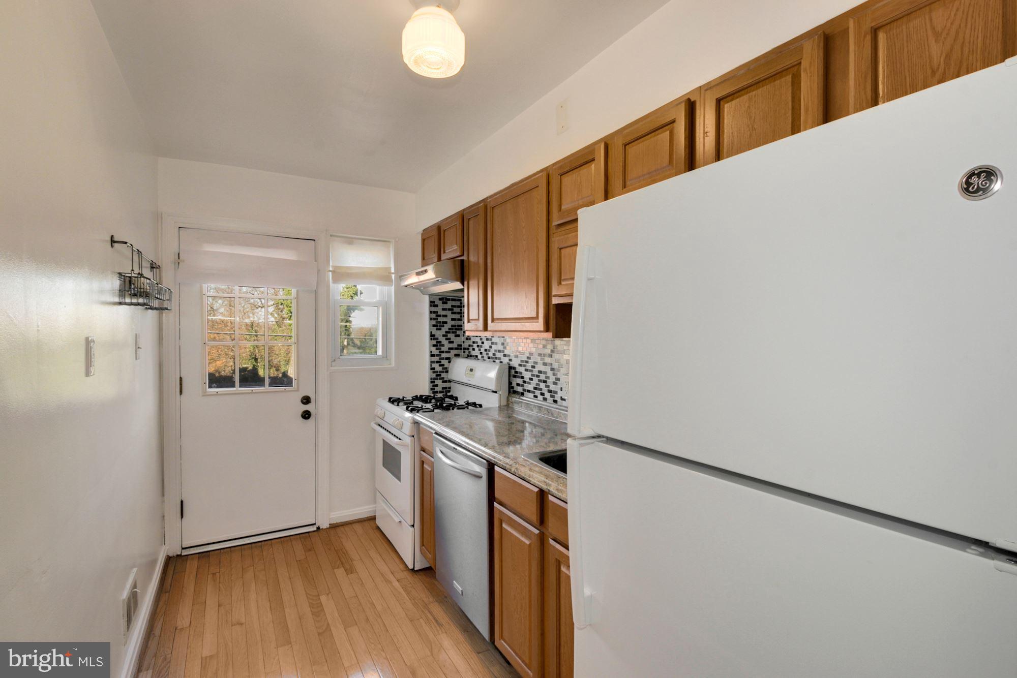 5436 Channing Road Baltimore, MD 21229 - Photo 7 of 37