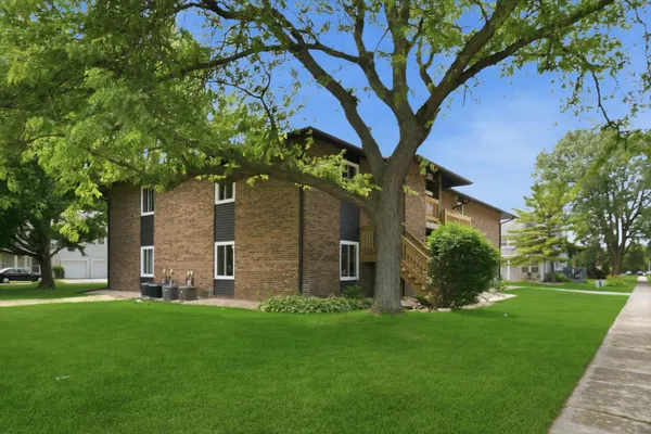 $175,000 | 19409 Oakwood Avenue, Unit 19409, Country Club Hills, IL 60478