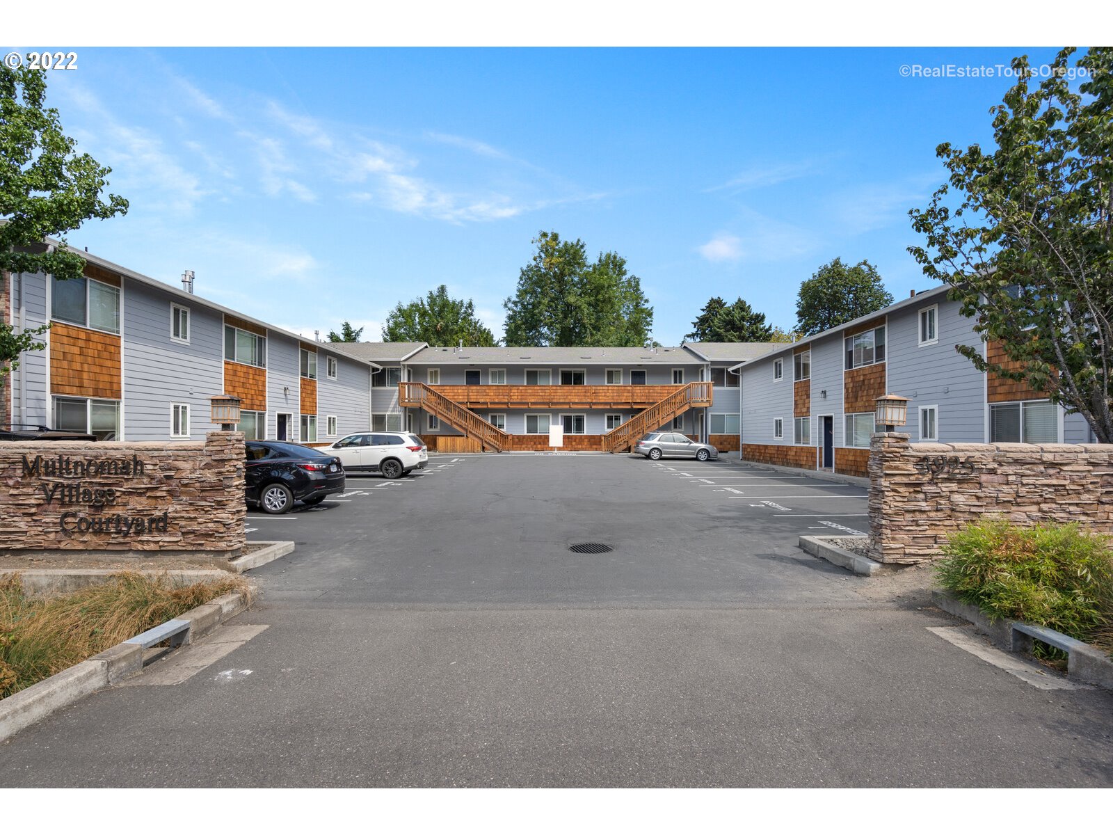 3925 Southwest Multnomah Boulevard, Unit 106 Portland, OR 97219 - Photo 1 of 25 Gallery Image 1