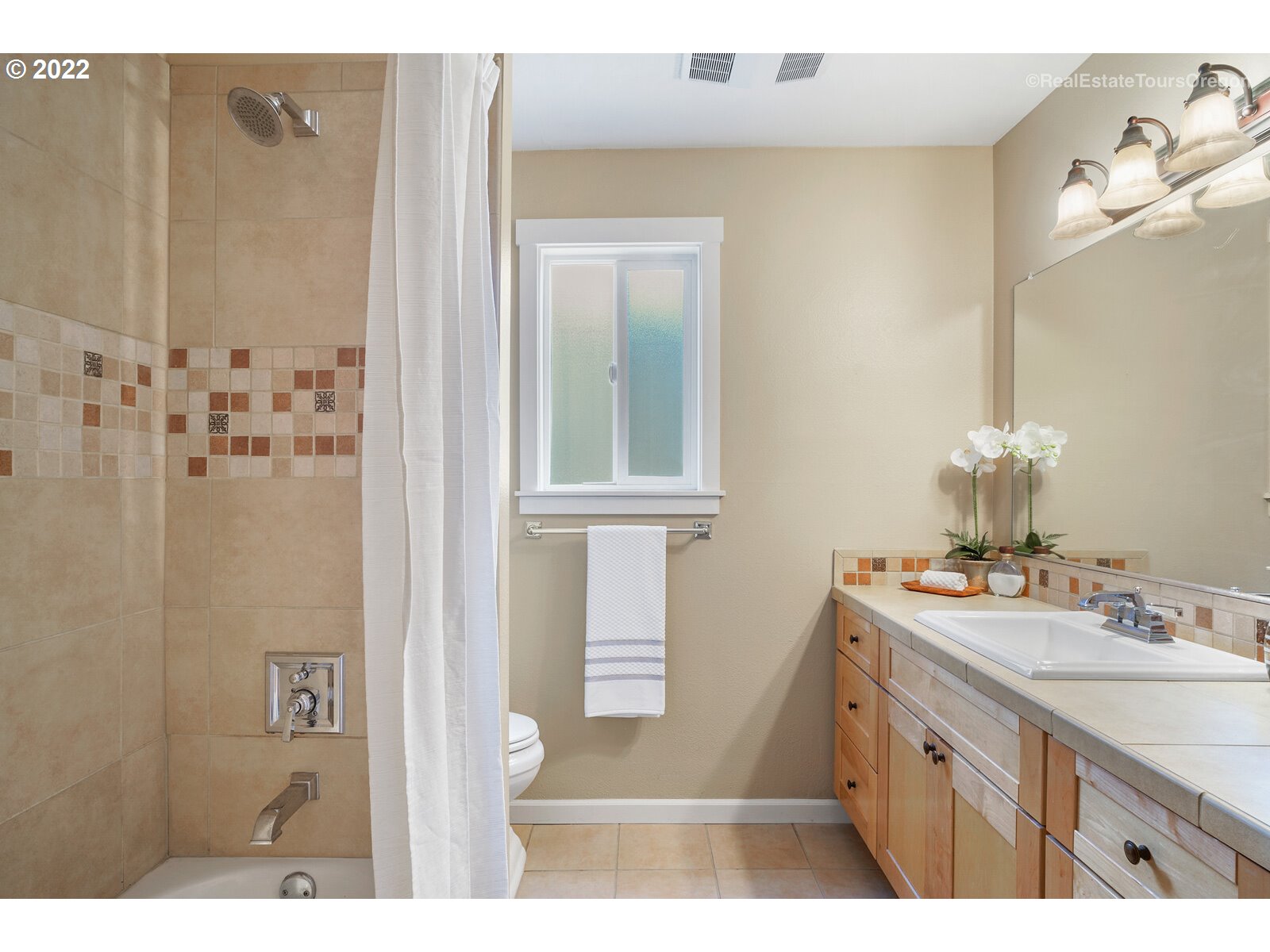 3925 Southwest Multnomah Boulevard, Unit 106 Portland, OR 97219 - Photo 14 of 25 Gallery Image 14