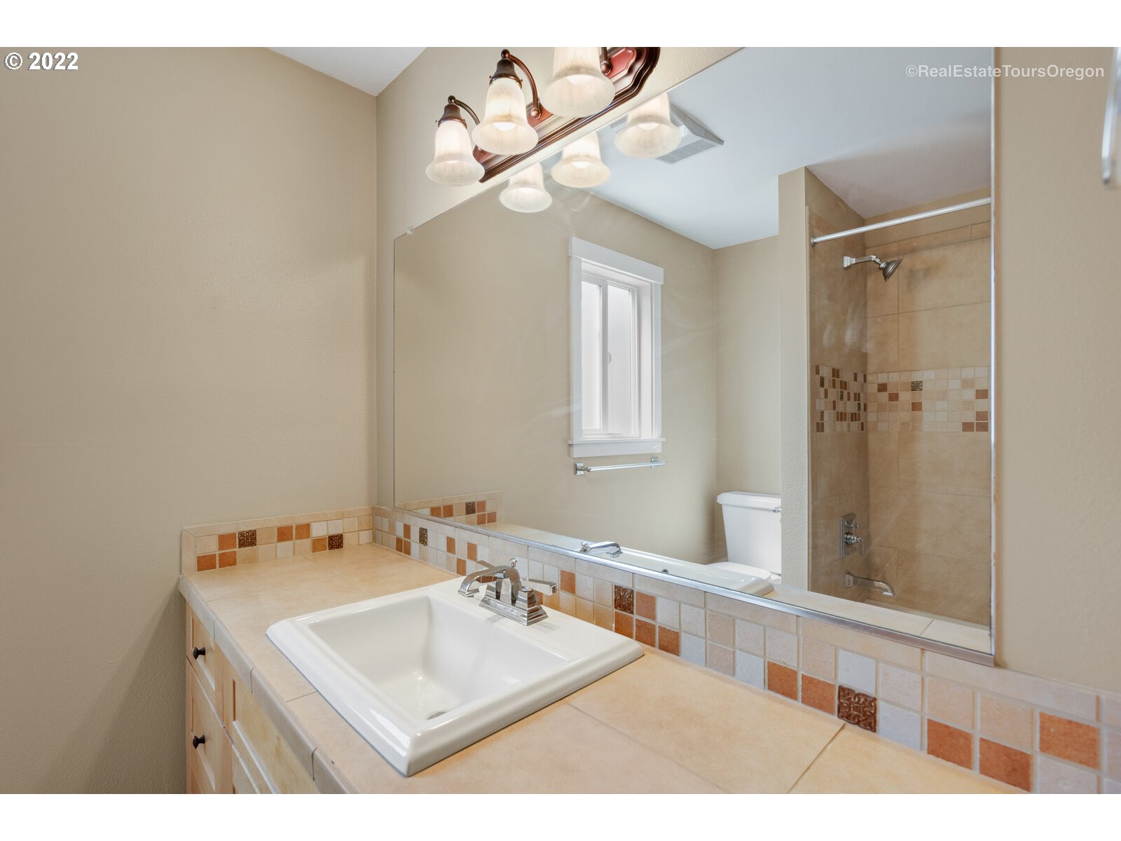 3925 Southwest Multnomah Boulevard, Unit 106 Portland, OR 97219 - Photo 19 of 25 Gallery Image 19