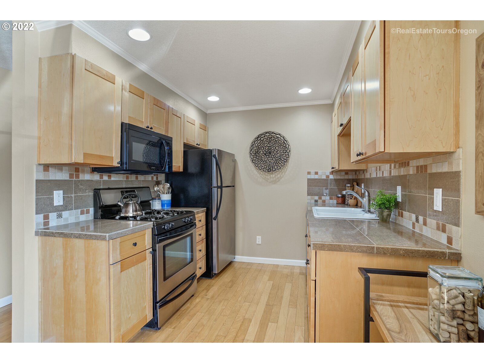 3925 Southwest Multnomah Boulevard, Unit 106 Portland, OR 97219 - Photo 8 of 25 Gallery Image 8