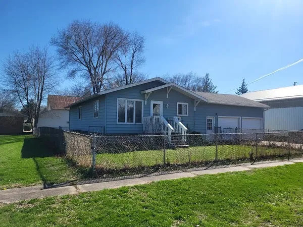 $134,900 | 1404 17th Avenue, Viola, IL 61486