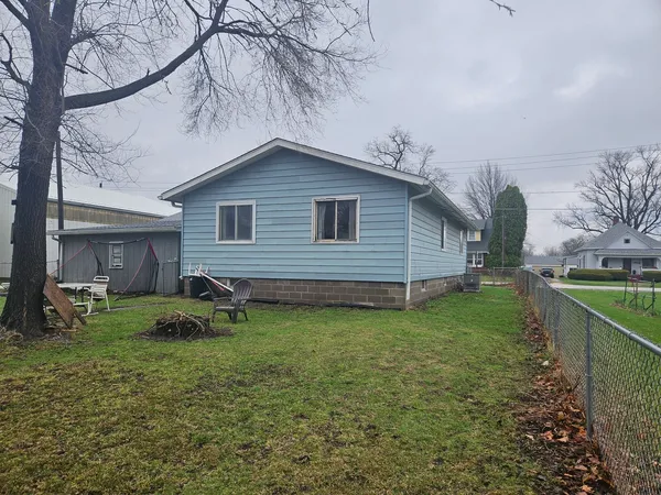 $134,900 | 1404 17th Avenue, Viola, IL 61486