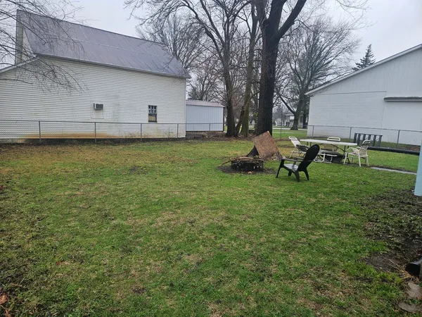 $134,900 | 1404 17th Avenue, Viola, IL 61486