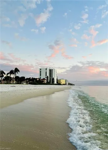 $1,000,000 | 3951 Gulf Shore Boulevard North, Unit 505, Naples, FL 34103