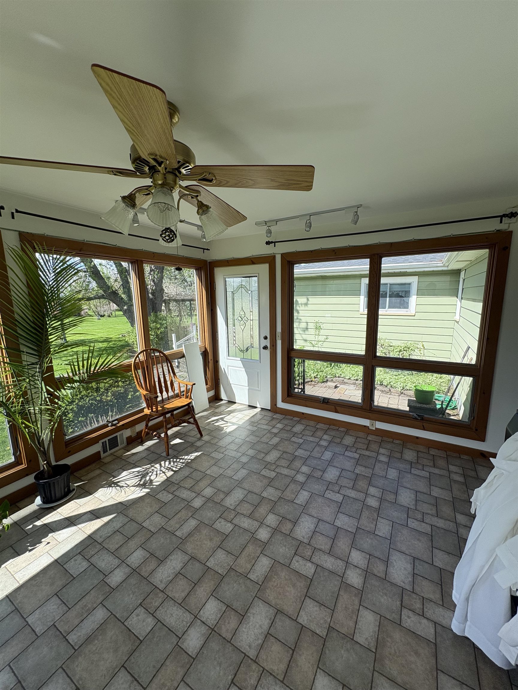 1891 West Moore Road Saginaw, MI 48601 - Photo 15 of 22