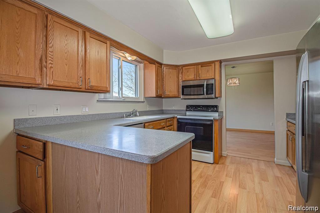25039 Branchaster Road Farmington Hills, MI 48336 - Photo 8 of 21
