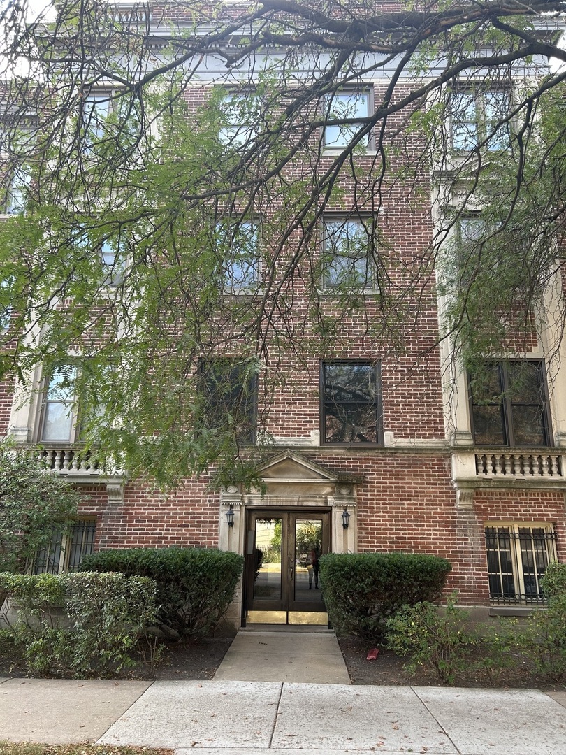 1155 East Hyde Park Boulevard, Unit 2F Chicago, IL 60615 - Photo 2 of 34