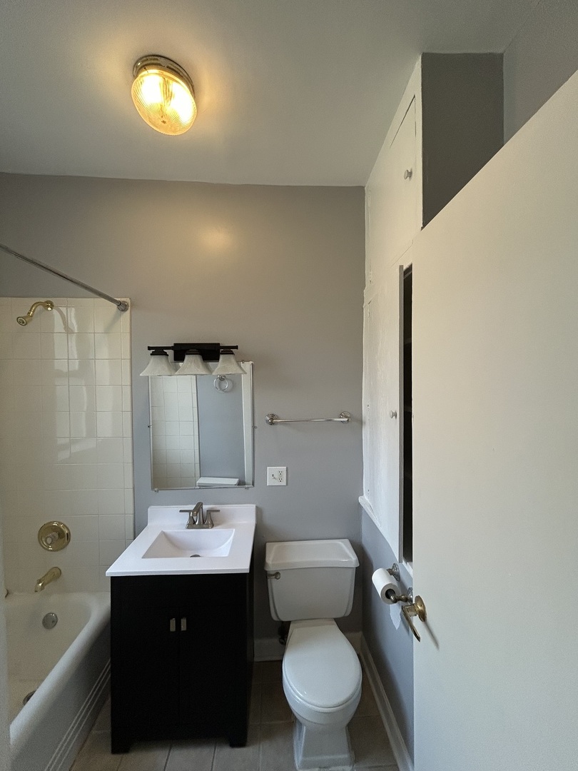 1155 East Hyde Park Boulevard, Unit 2F Chicago, IL 60615 - Photo 22 of 34