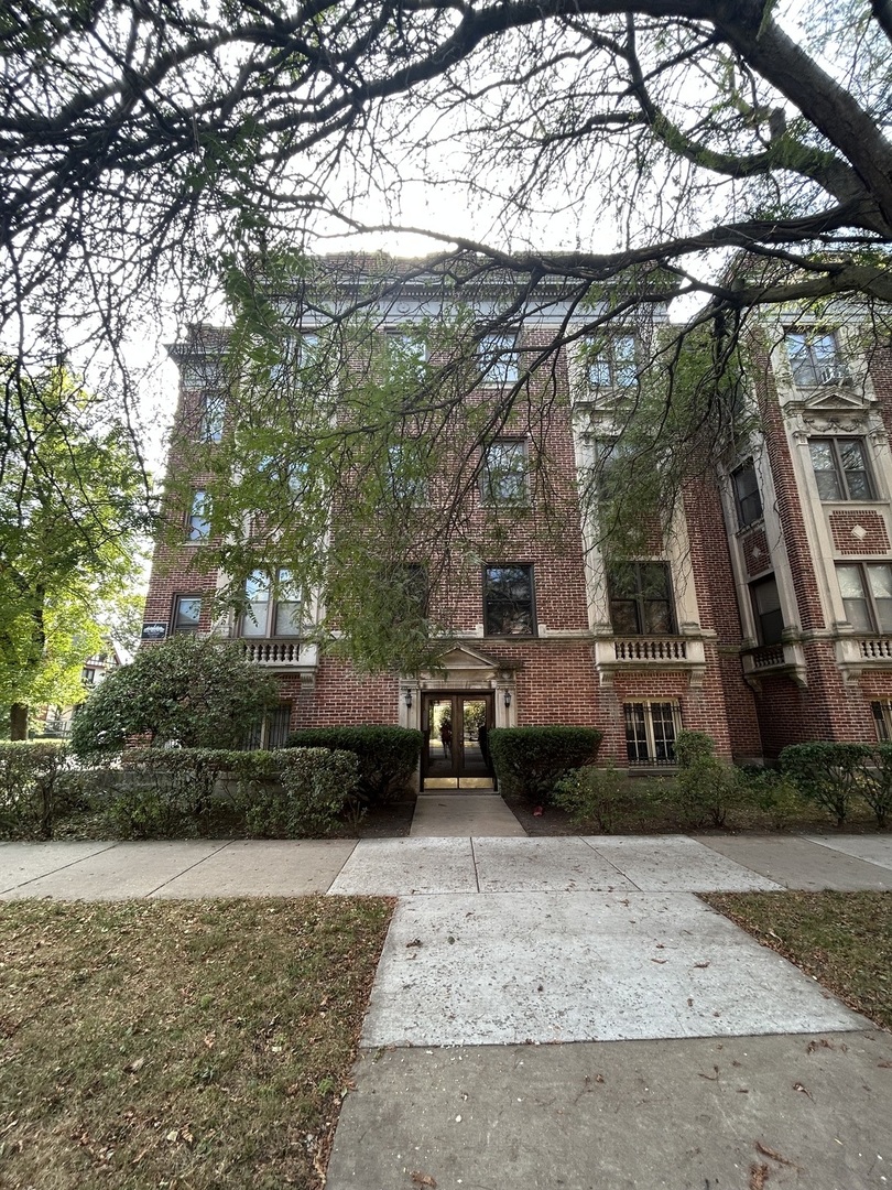 1155 East Hyde Park Boulevard, Unit 2F Chicago, IL 60615 - Photo 3 of 34