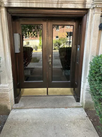 $240,000 | 1155 East Hyde Park Boulevard, Unit 2F, Chicago, IL 60615