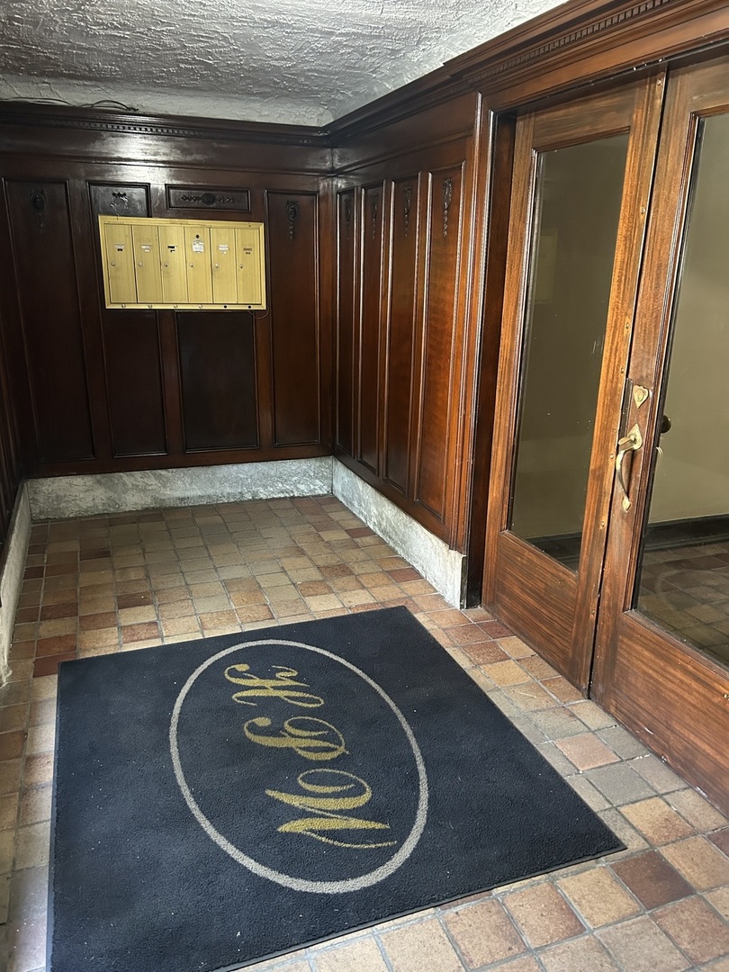 1155 East Hyde Park Boulevard, Unit 2F Chicago, IL 60615 - Photo 7 of 34