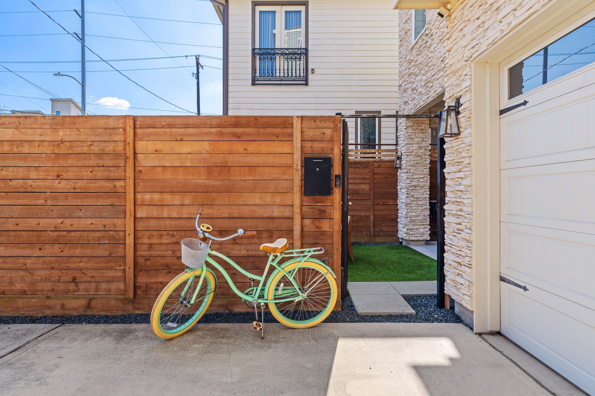 807 Nicholson Street Houston, TX 77007 - Photo 2 of 30 The home offers seamless access to the trail through a private outdoor entrance.