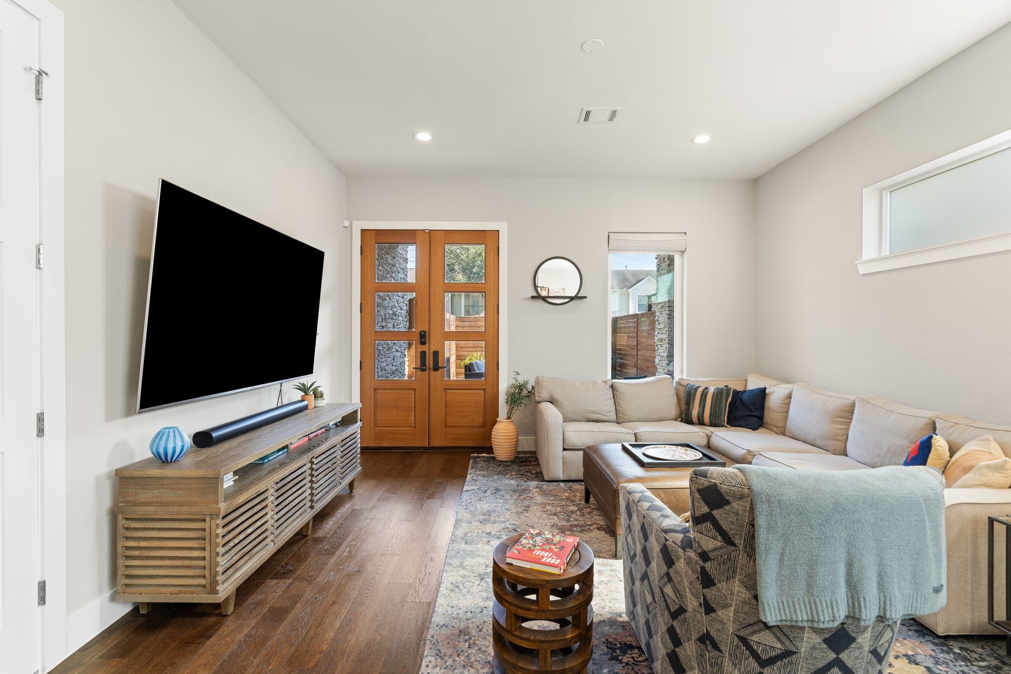 807 Nicholson Street Houston, TX 77007 - Photo 6 of 30 Open-concept first-floor living area.