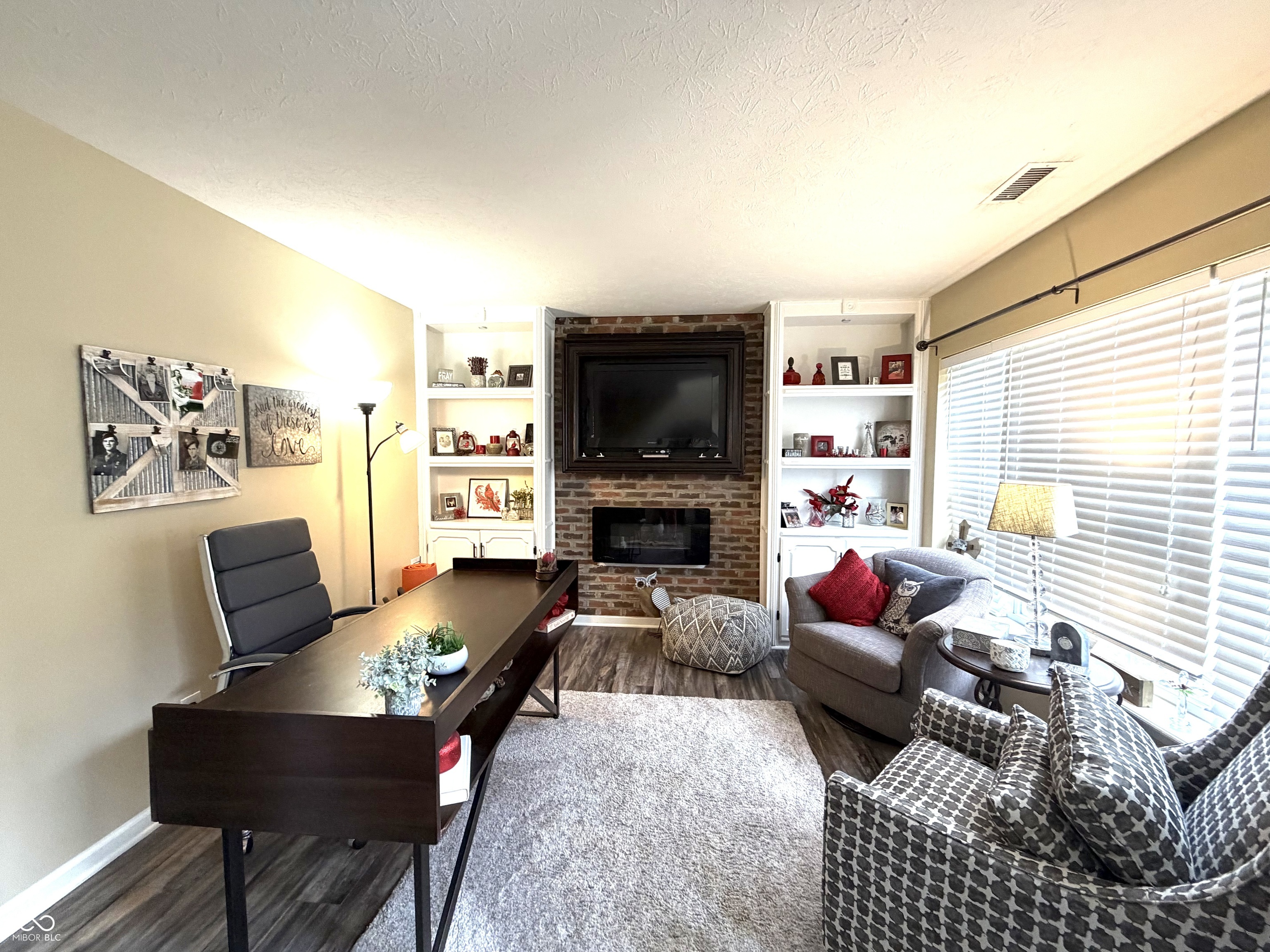 8222 Katrina Way Fishers, IN 46038 - Photo 2 of 20