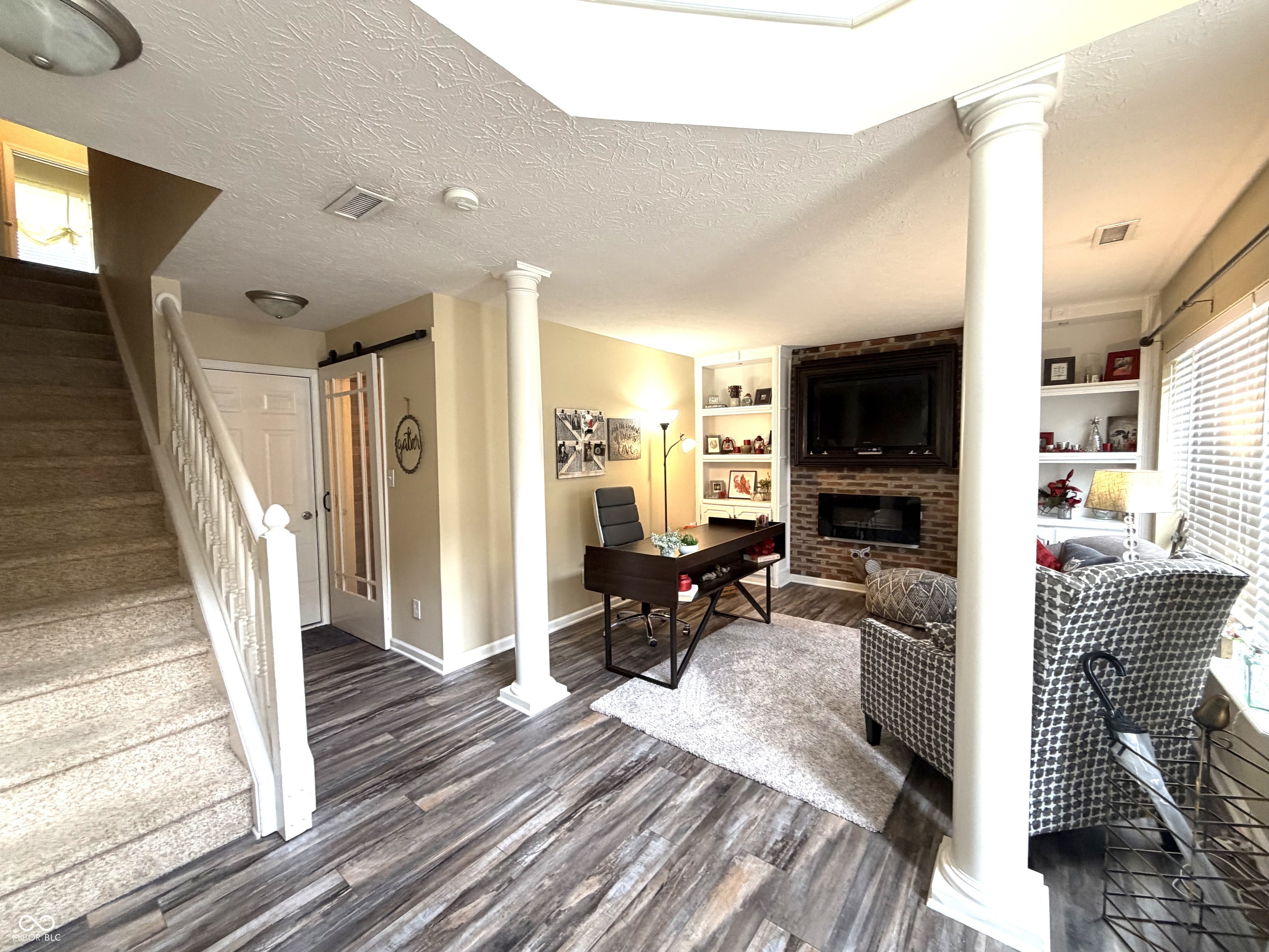 8222 Katrina Way Fishers, IN 46038 - Photo 3 of 20