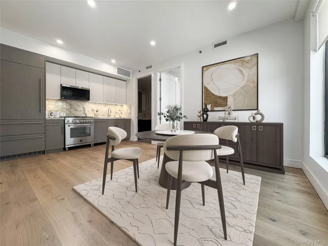 $795,000 | 21-31 Shore Boulevard, Unit 1G | Astoria