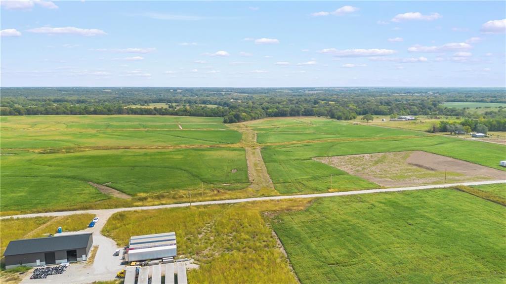 40 Smasal Road Sedalia, MO 65301 - Photo 2 of 23