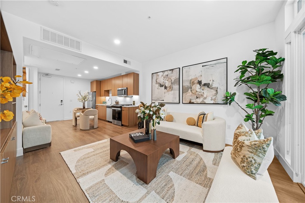 709 East Walnut Street, Unit 319 Pasadena, CA 91101 - Photo 3 of 26 Model Photo