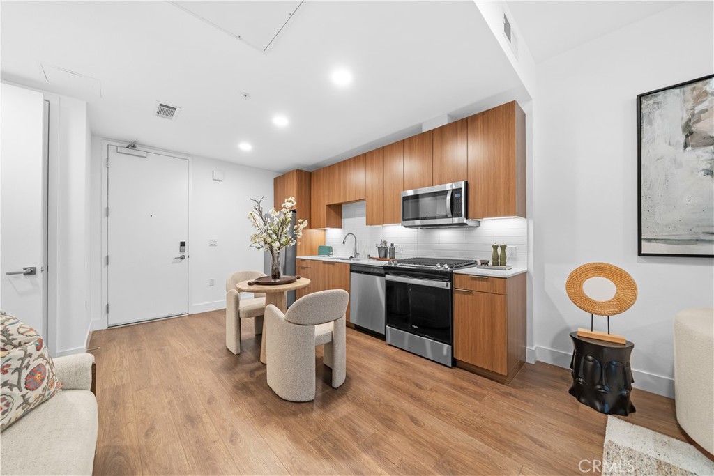 709 East Walnut Street, Unit 319 Pasadena, CA 91101 - Photo 5 of 26 Model Photo