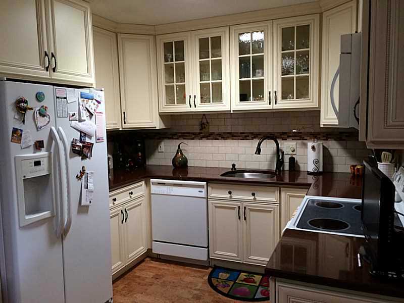 42 Fox Ridge Crescent, Unit 42 Warwick, RI 02886 - Photo 14 of 19 Kitchen.
