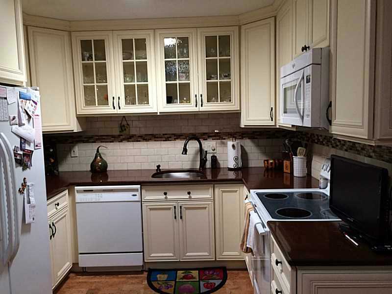 42 Fox Ridge Crescent, Unit 42 Warwick, RI 02886 - Photo 15 of 19 Kitchen.