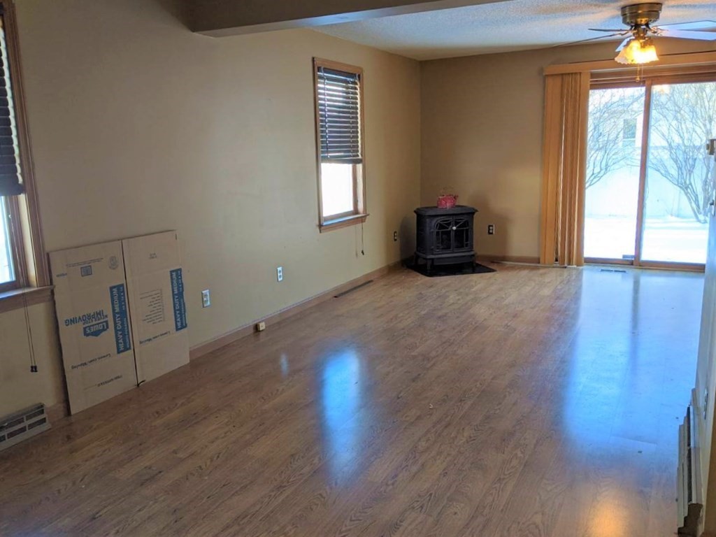 40 Luden Street Springfield, MA 01118 - Photo 3 of 8 Gallery Image 3