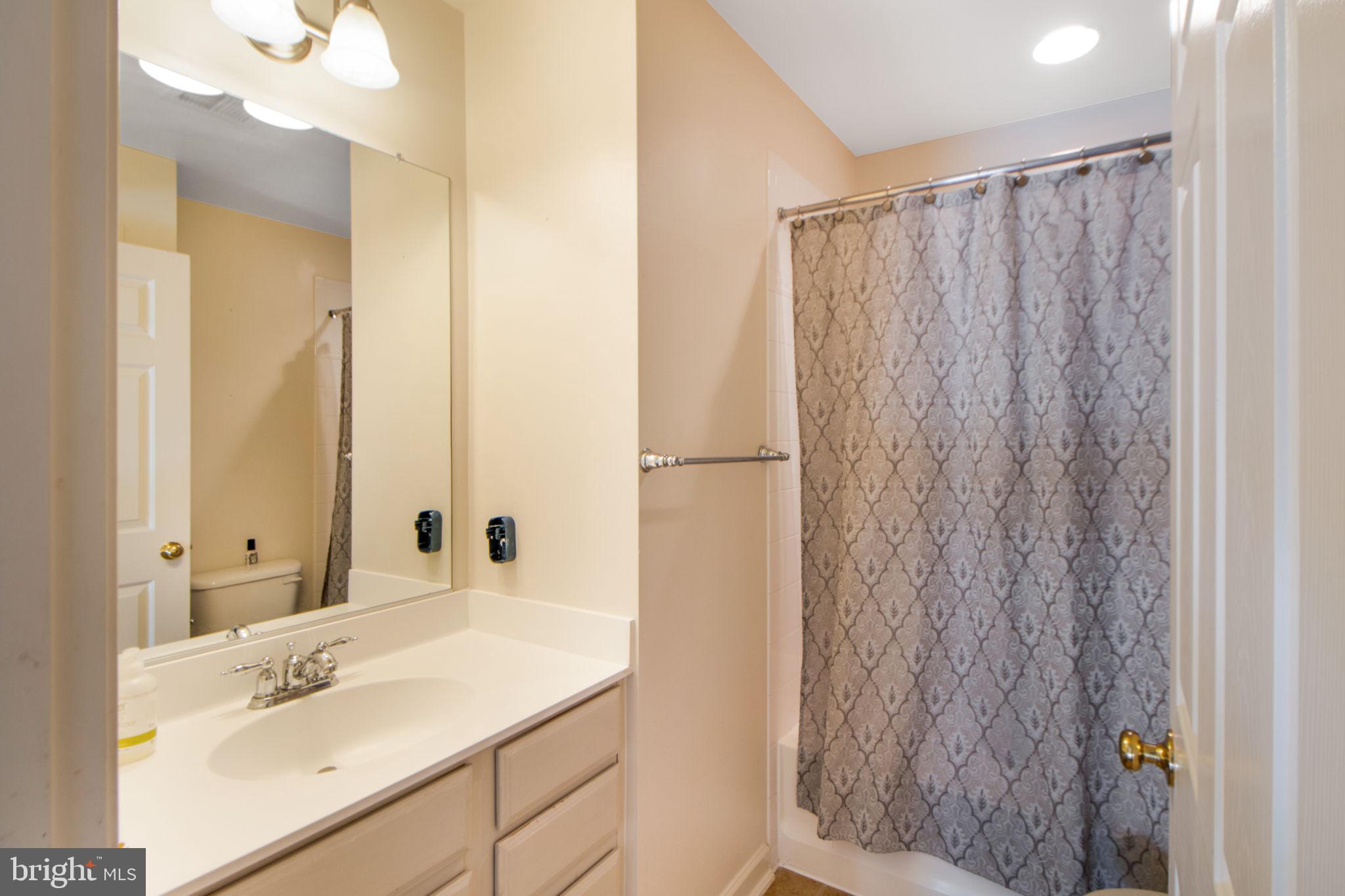 1545 Rutland Way Hanover, MD 21076 - Photo 16 of 28 Upper Hall Full Buth