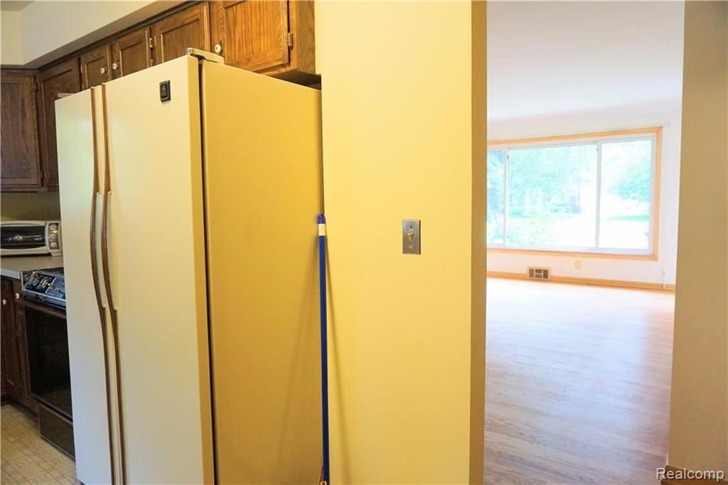 902 Hampton Road Grosse Pointe Woods, MI 48236 - Photo 14 of 47