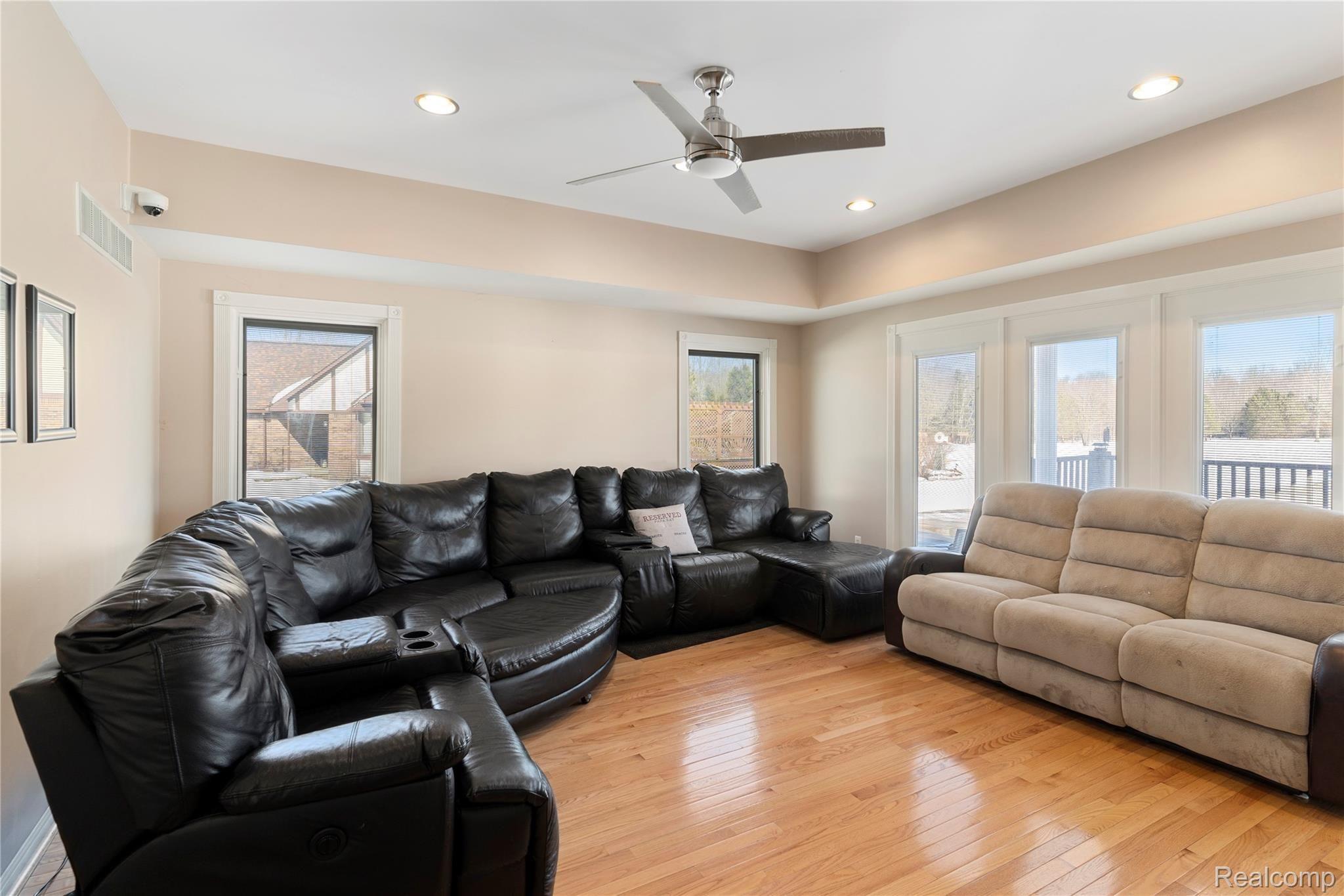 22137 Otter Road Belleville, MI 48111 - Photo 12 of 41 DSC01684.jpg