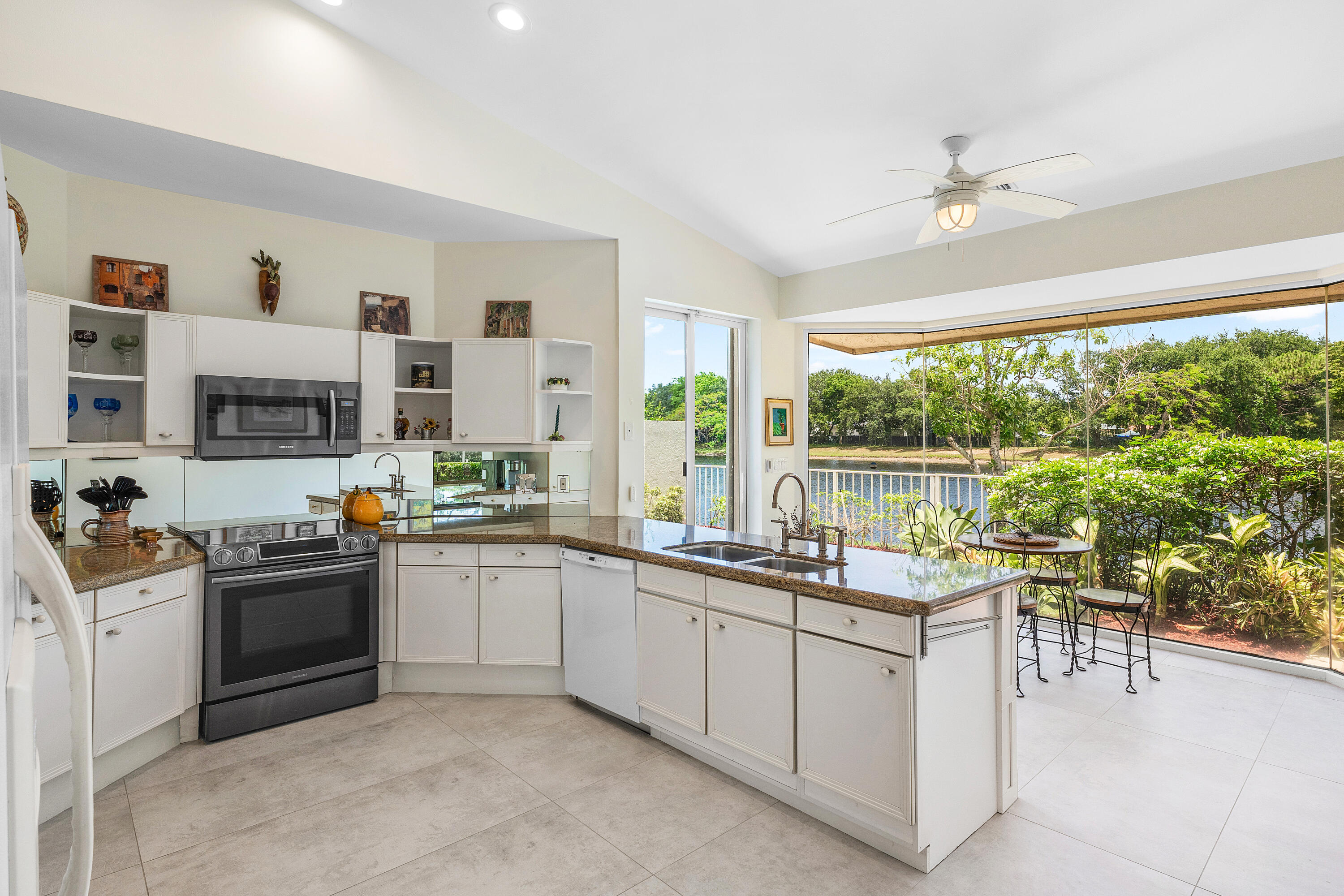 23193 Via Stel Boca Raton, FL 33433 - Photo 19 of 38 Kitchen