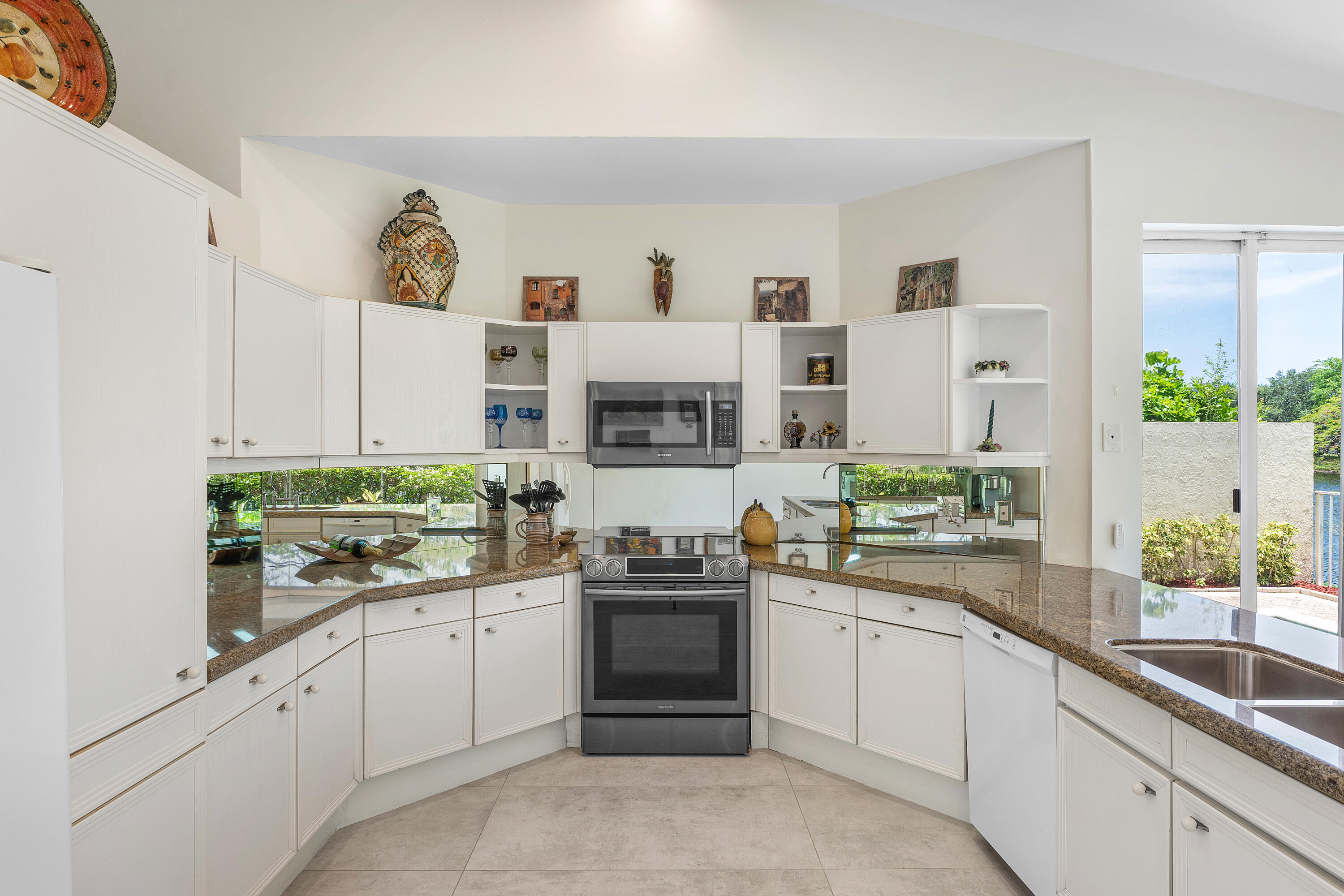 23193 Via Stel Boca Raton, FL 33433 - Photo 20 of 38 Kitchen