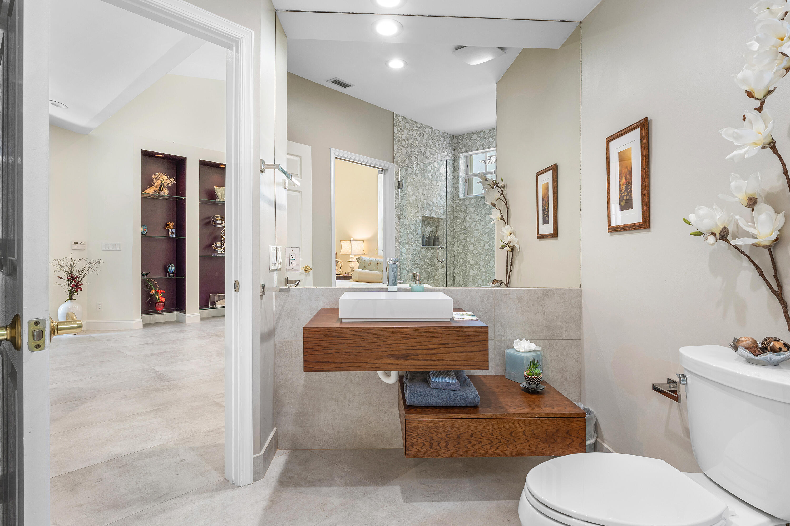 23193 Via Stel Boca Raton, FL 33433 - Photo 31 of 38 Guest Bath