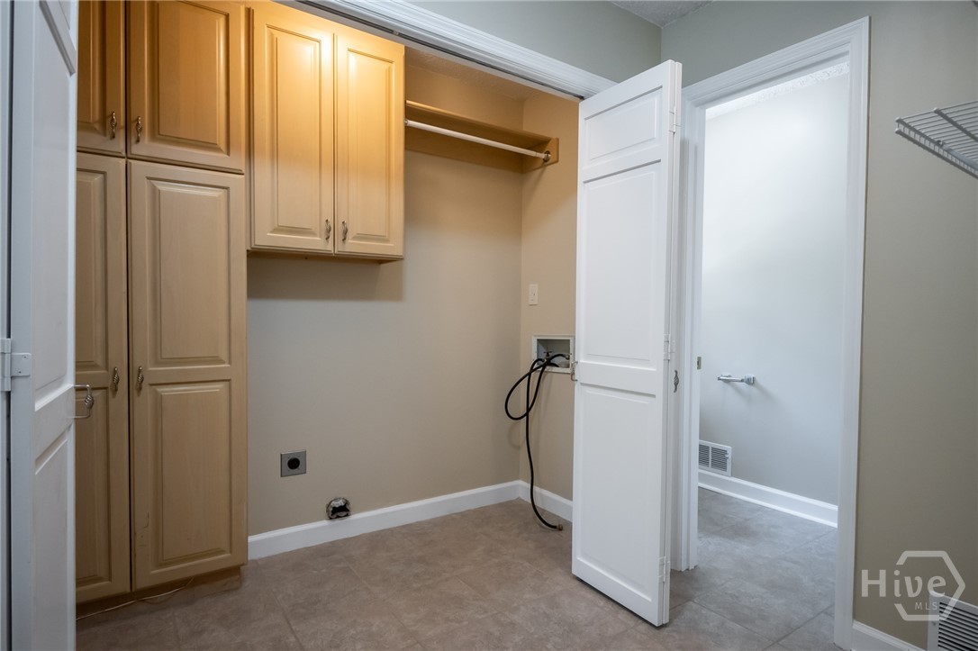 139 Lake Forest Drive Athens, GA 30607 - Photo 27 of 65 laundry room