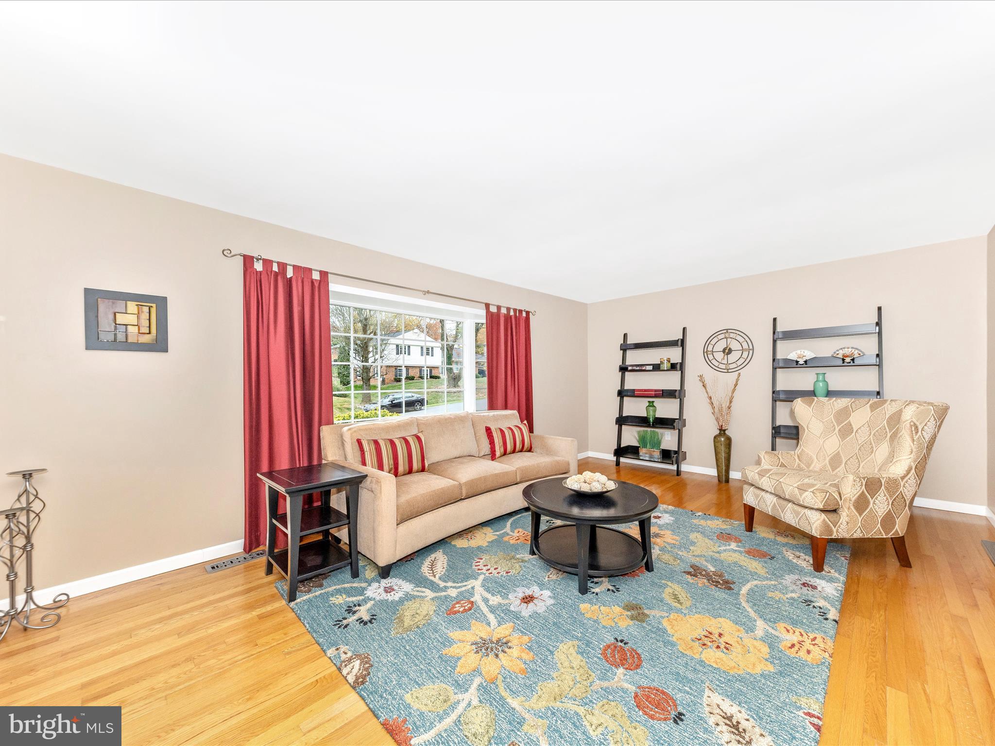 19325 Treadway Road Brookeville, MD 20833 - Photo 3 of 53 Living Room