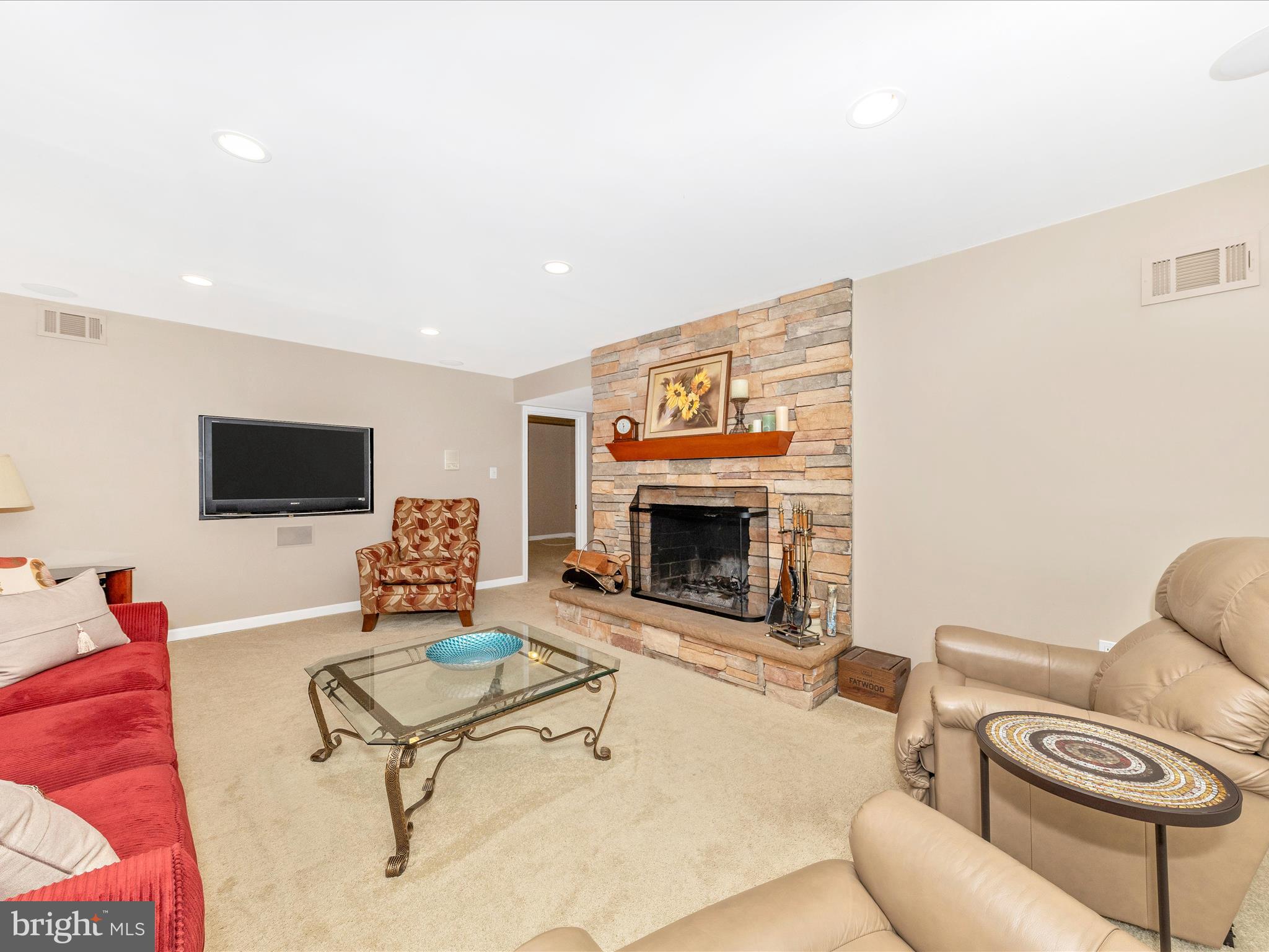 19325 Treadway Road Brookeville, MD 20833 - Photo 31 of 53 Family Room