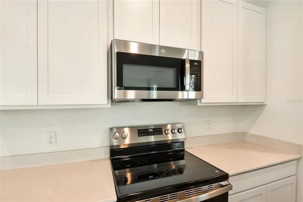 $339,047 | 738 Lake Dell Drive, Dundee, FL 33838
