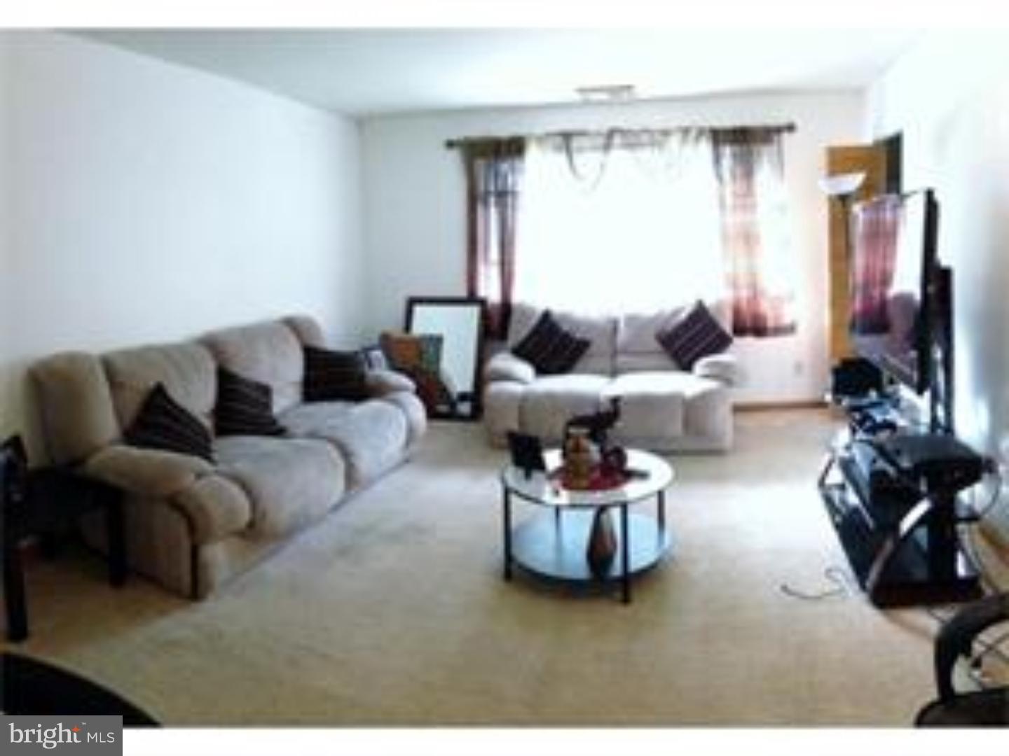 91 Eaves Mill Road Medford, NJ 08055 - Photo 2 of 12 Living Room