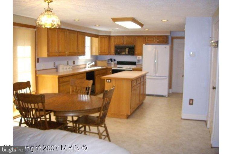 11216 Handlebar Road Reston, VA 20191 - Photo 8 of 20 Kitchen