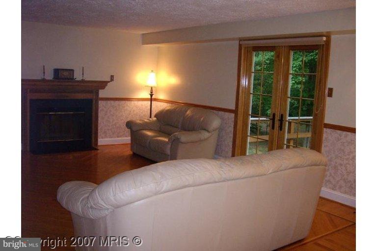 11216 Handlebar Road Reston, VA 20191 - Photo 9 of 20 Family Room