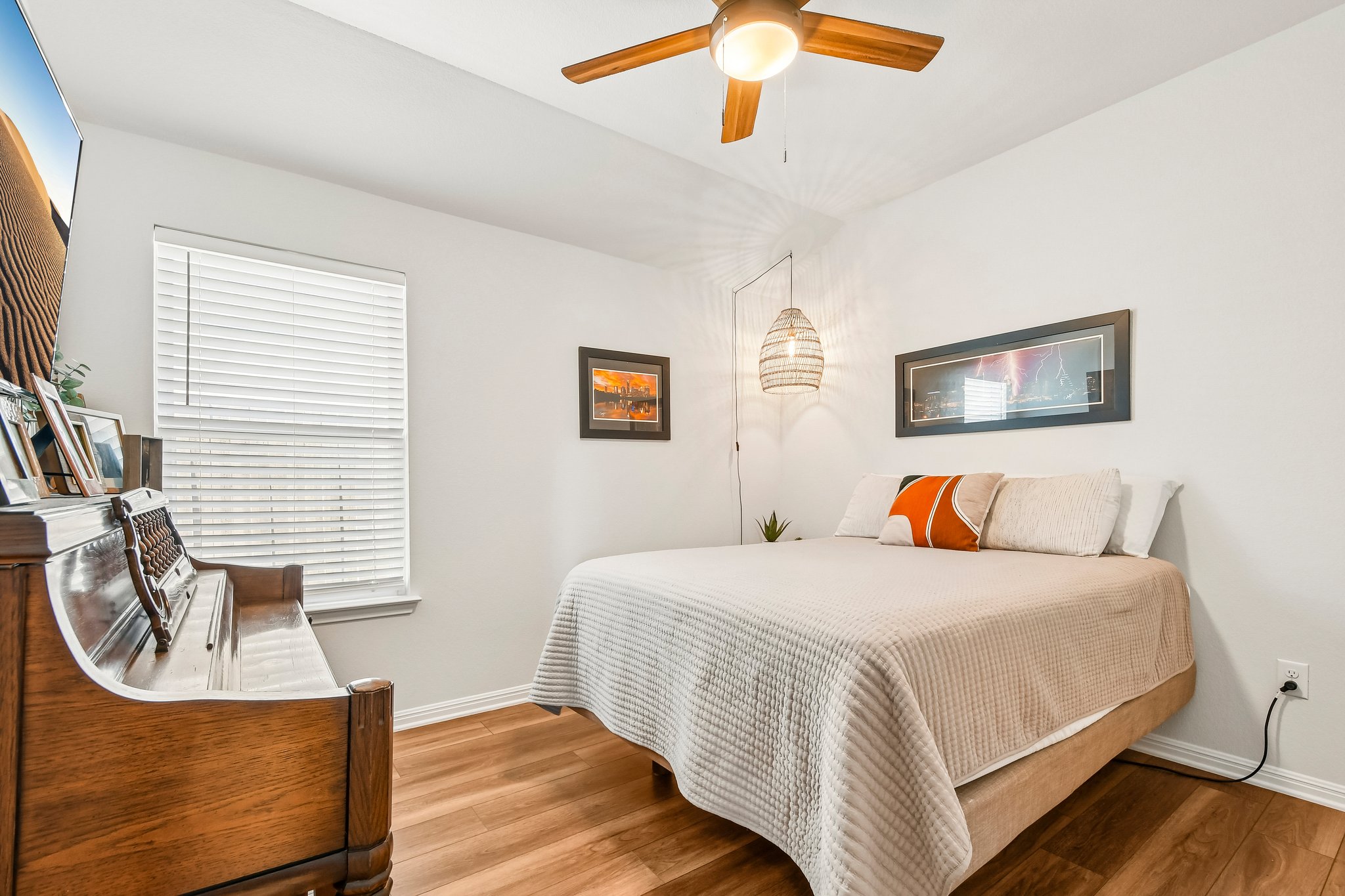 10700 Sentinel Drive Austin, TX 78747 - Photo 22 of 27 Another comfortable bedroom with clean lines, and room to make it your own.