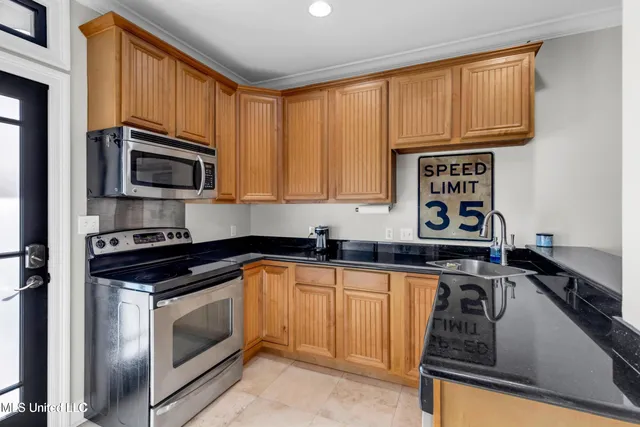 $279,000 | 922 Porter Avenue, Unit 212, Ocean Springs, MS 39564