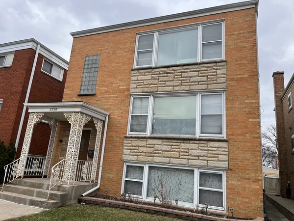 $1,900 | 2239 South 17th Avenue, Unit 2, North Riverside, IL 60546